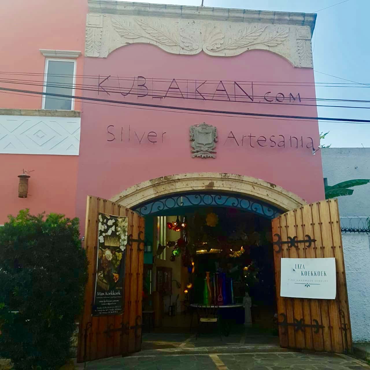 Fachada del taller de Kublaikan en Avenida Tonalá, Tonalá, Jalisco